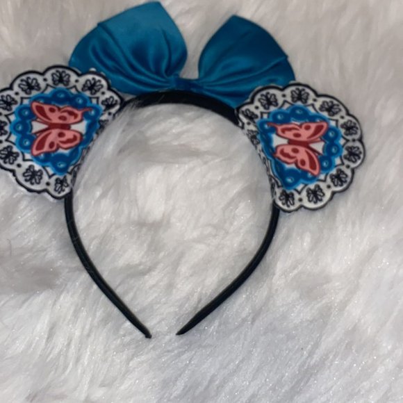 - Mirabel Madrigal Cosplay - Picture 2 of 8